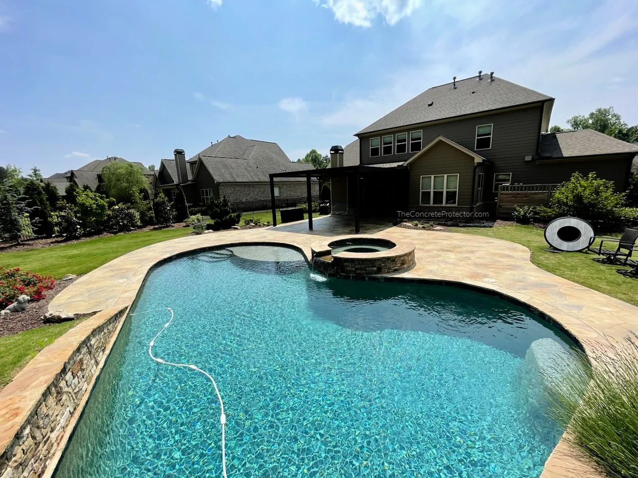 Grand Flagstone pool deck wrapping a freeform swimming pool